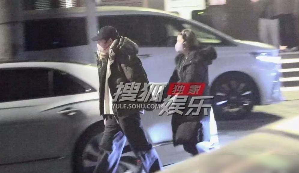 刚说没家庭3个月！王晓晨就被俞灏明攥着十指紧扣，从火锅店一路走到车边！
202