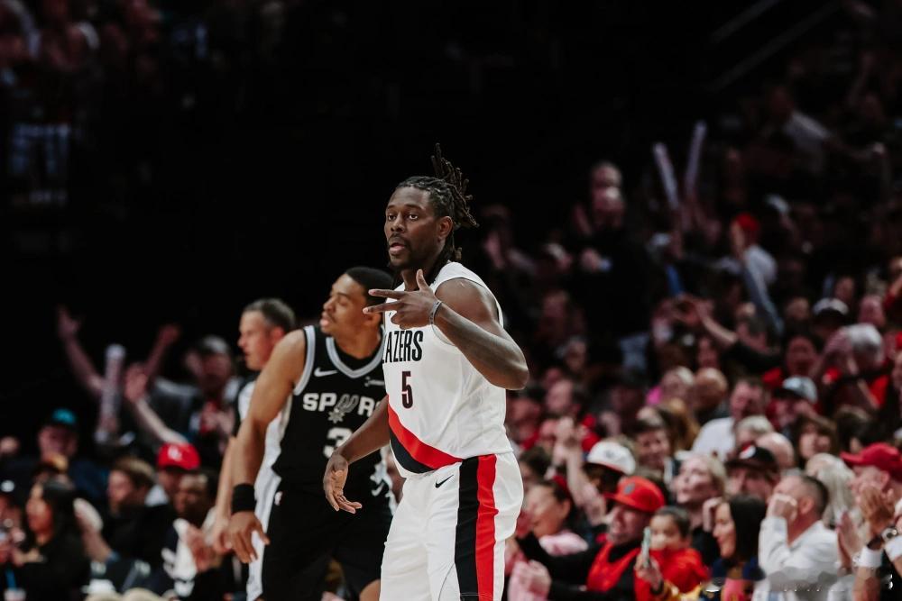 北京时间4月25日，NBA季后赛马刺客场120-108开拓者，文班亚马因脑震荡缺