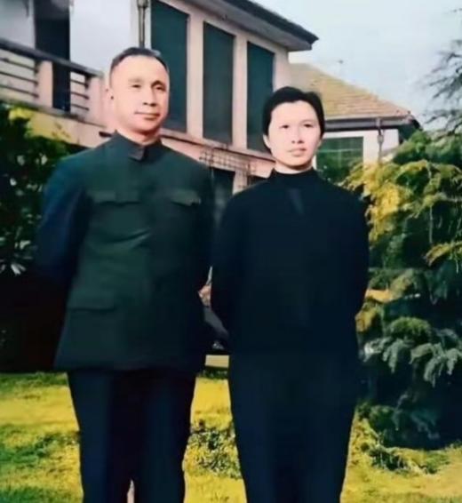 1941年，34岁的粟裕大将和18岁的楚青，两人喜结连理，开启携手一生的旅程。战