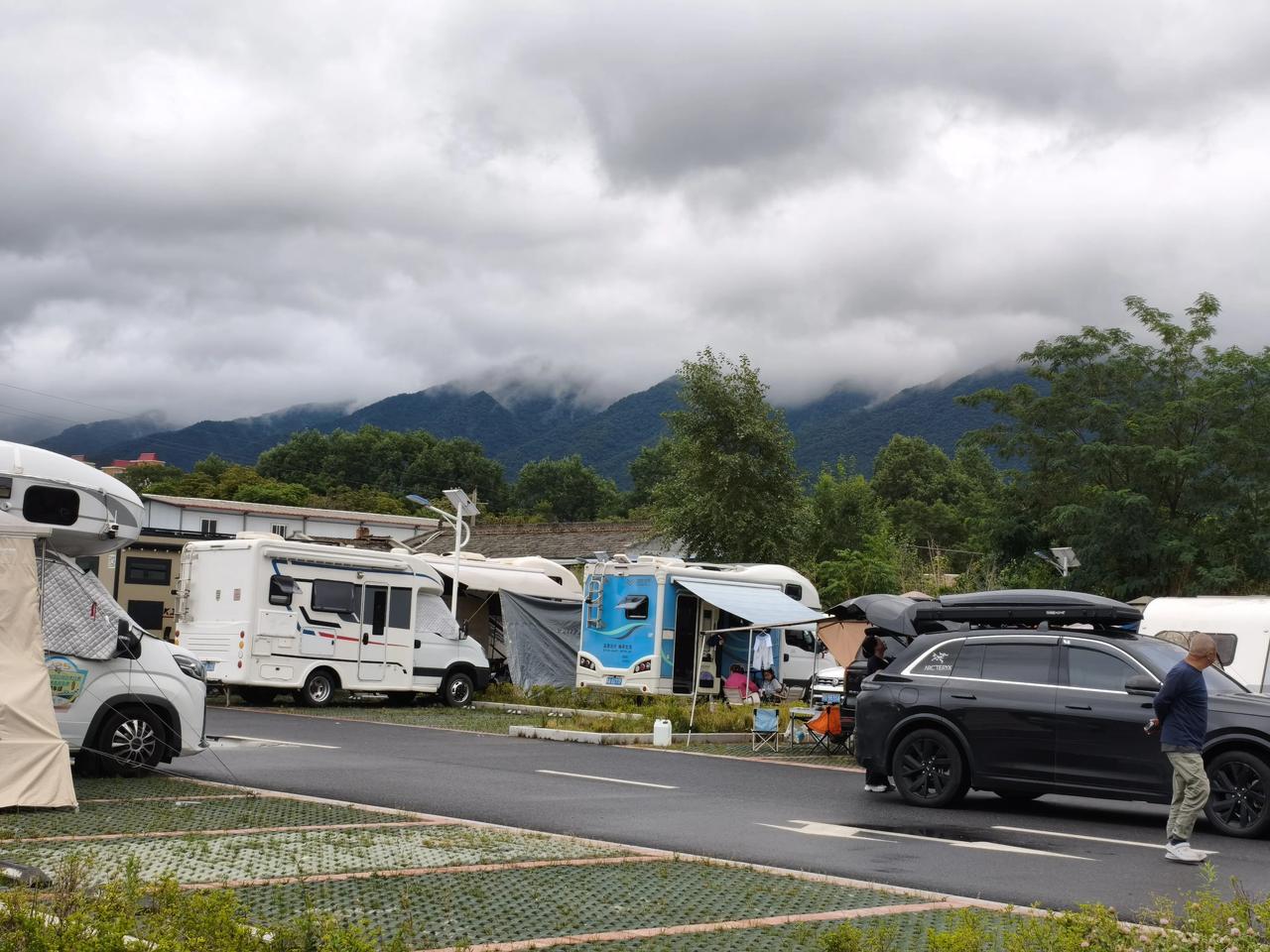 太白旅途随手拍陕西太白县军民路房车营地