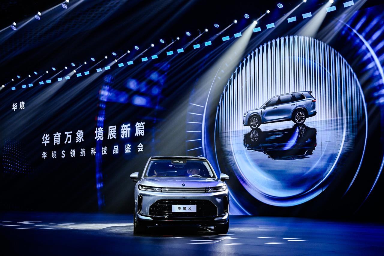 华为乾崑新车开启盲订：用实战数据证明硬核实力
作为长期关注家庭汽车安全的观察者，