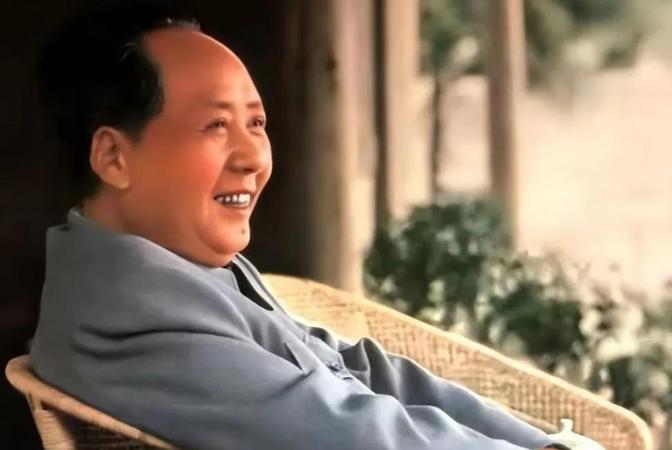 1957年，毛主席到湖北视察，得知恩人被开除党籍并连降4级后，亲自下令：给他恢复