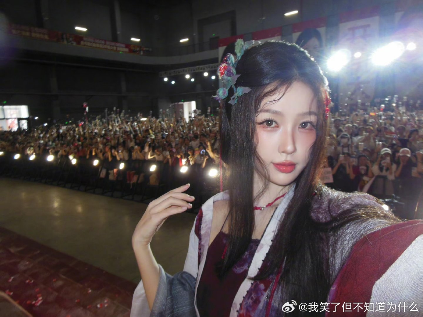 虞书欣念相思开机与粉丝合影 虞书欣开机与粉丝合影 虞书欣开机与粉丝合影 