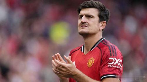 马奎尔暗示希望续约：曼联很了不起，若我急着离开可就太傻了据ESPN报道，马奎尔透