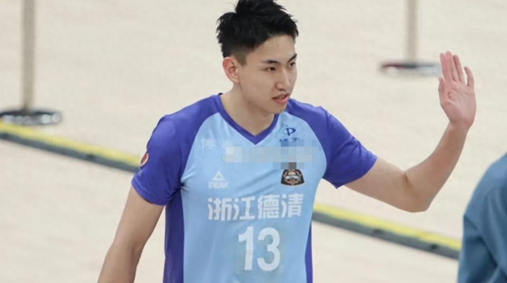 中国男排超级联赛常规赛A级第二轮，浙江男排以25-22、25-19、25-20横