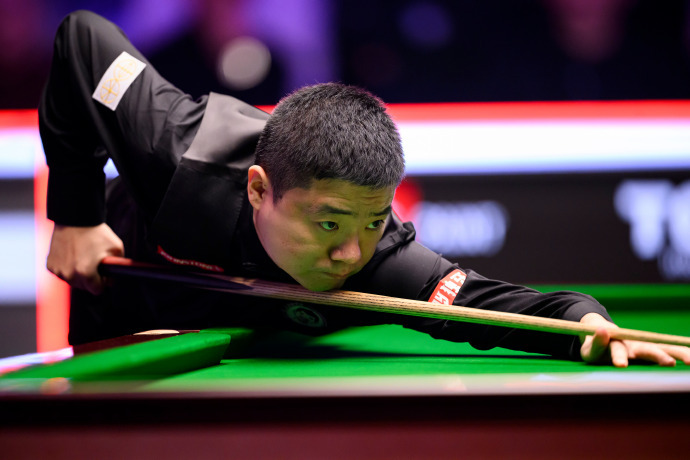 世锦赛首轮第一阶段上半场：丁俊晖3-1领先吉尔伯特