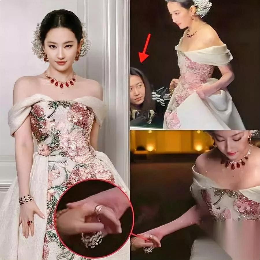 今晚刘亦菲的反应

我反复刷了三遍

才发现她手链断了居然没慌！

走秀中途手链