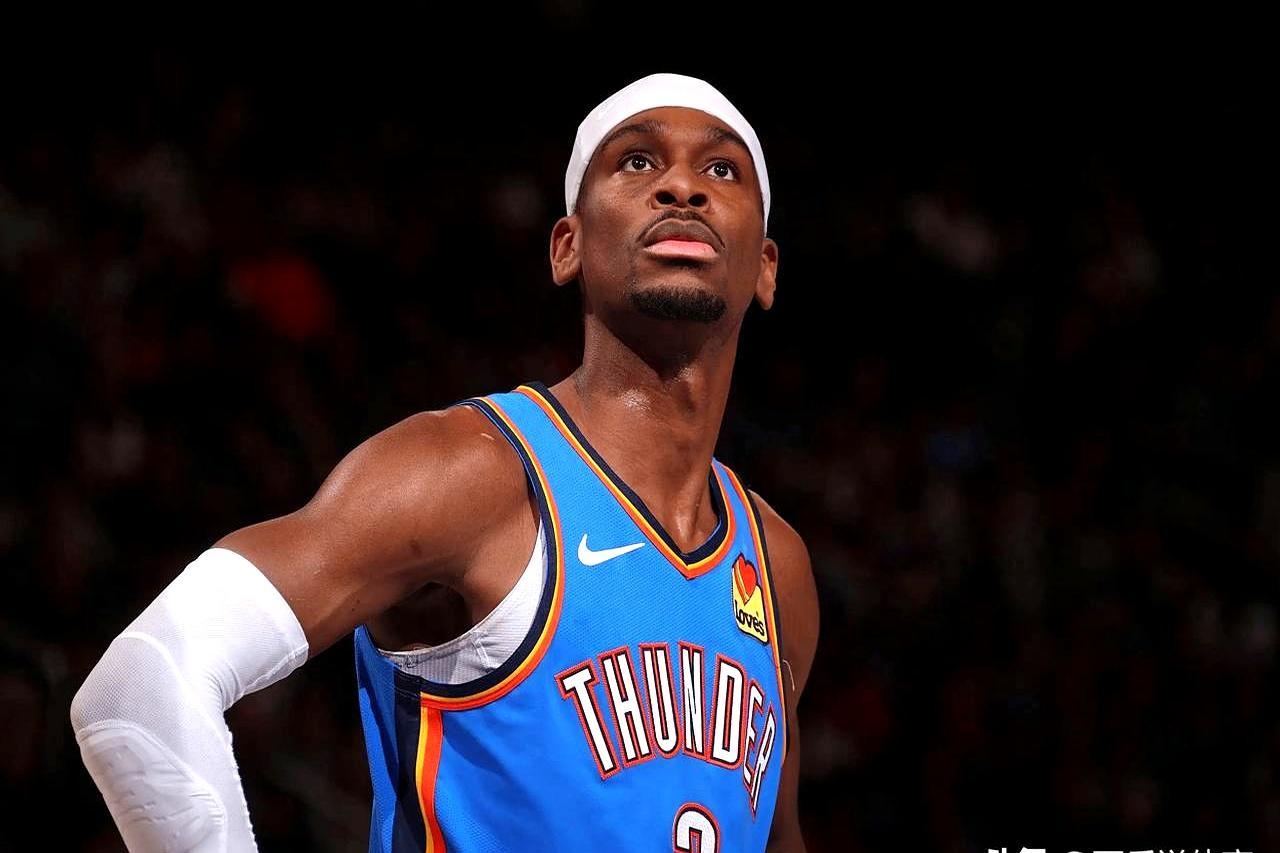 刚撕掉腹部的医疗胶布，亚历山大就跑去麦迪逊广场砸场子。读秒阶段，他迎着阿努诺比封