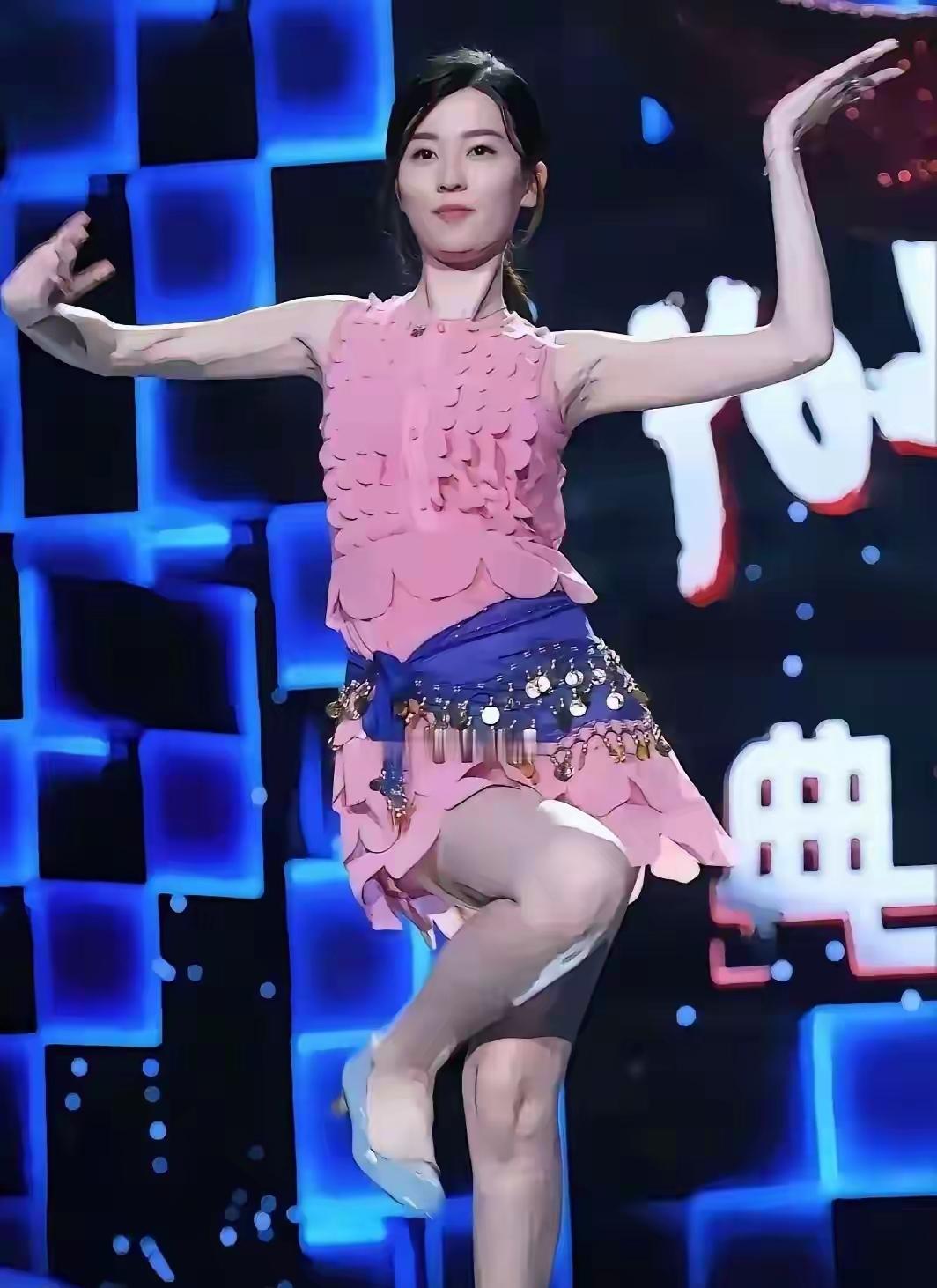 原来豪门阔太也不是那么好当的，看看乔欣也出来营业了。

上次刷到她是结婚后到处旅