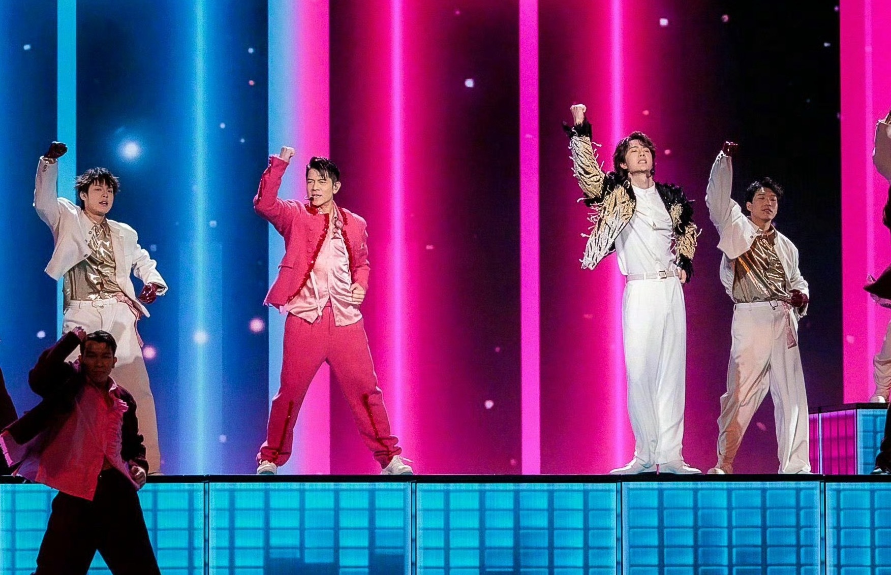 郭富城和王一博 这波太炸裂了 帅的我瞬间精神了  春晚 王一博郭富城炸场