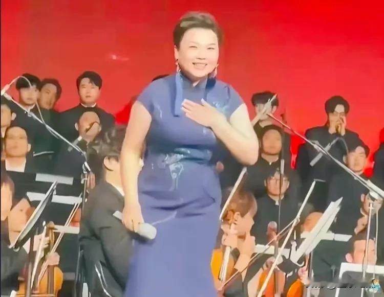 张也你还能认出她吗？怎么变得这样腰肥圆润，看样子得减减肥了。以前那前凸后翘的身姿