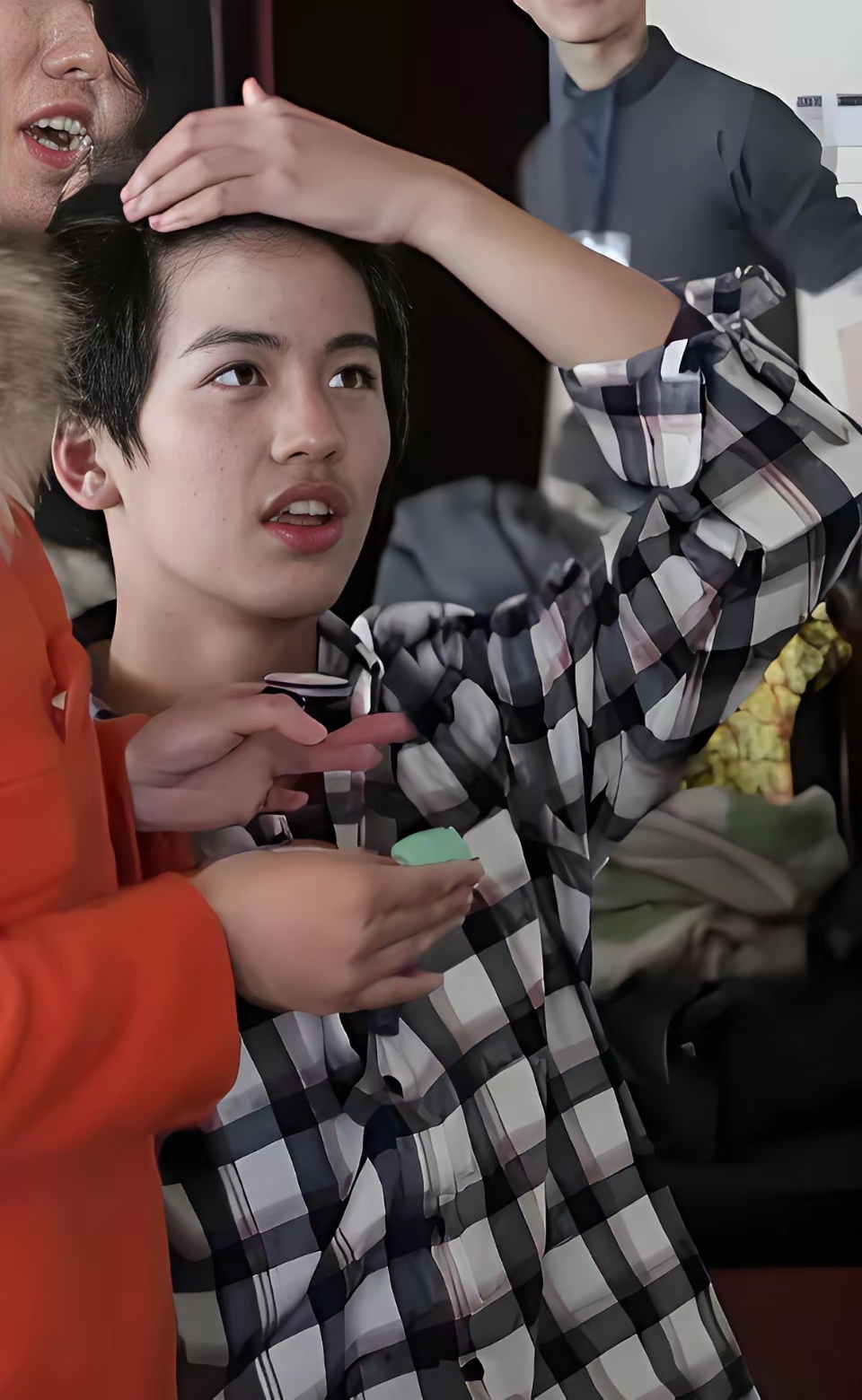 这是初中时期的张凌赫？看嘴型，他是不是腺样体肥大或者鼻炎严重呀。不过，人无完人，