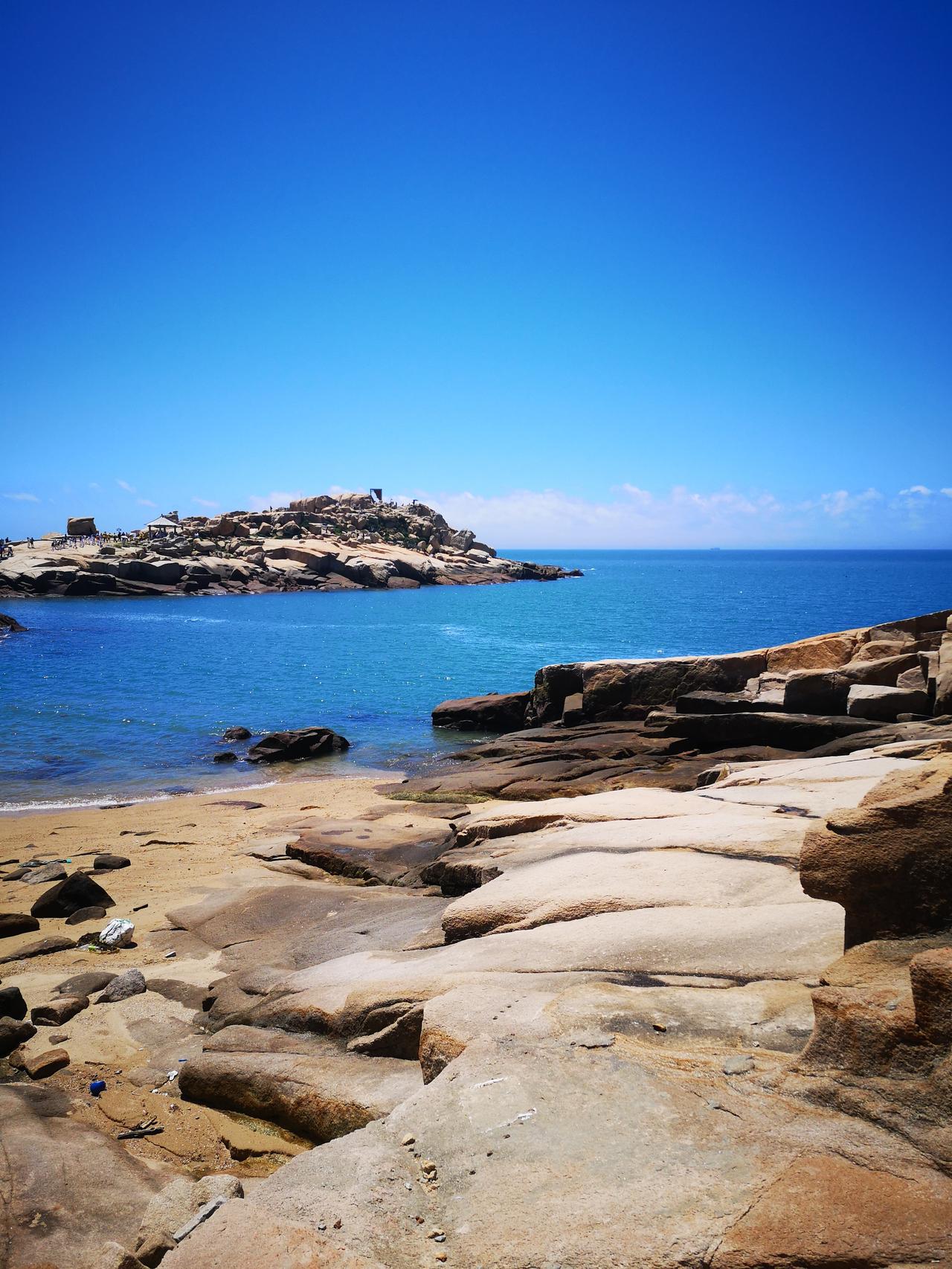 大海总是让人喜欢的。赵本山在小品《捐助》中有句台词“带你去三亚看大海”让人忍俊不