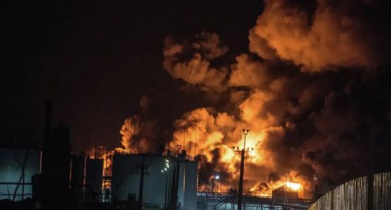 想不到！俄超万枚导弹白炸了，乌克兰工业能力越炸越强，俄试探北约底线原因找到了。