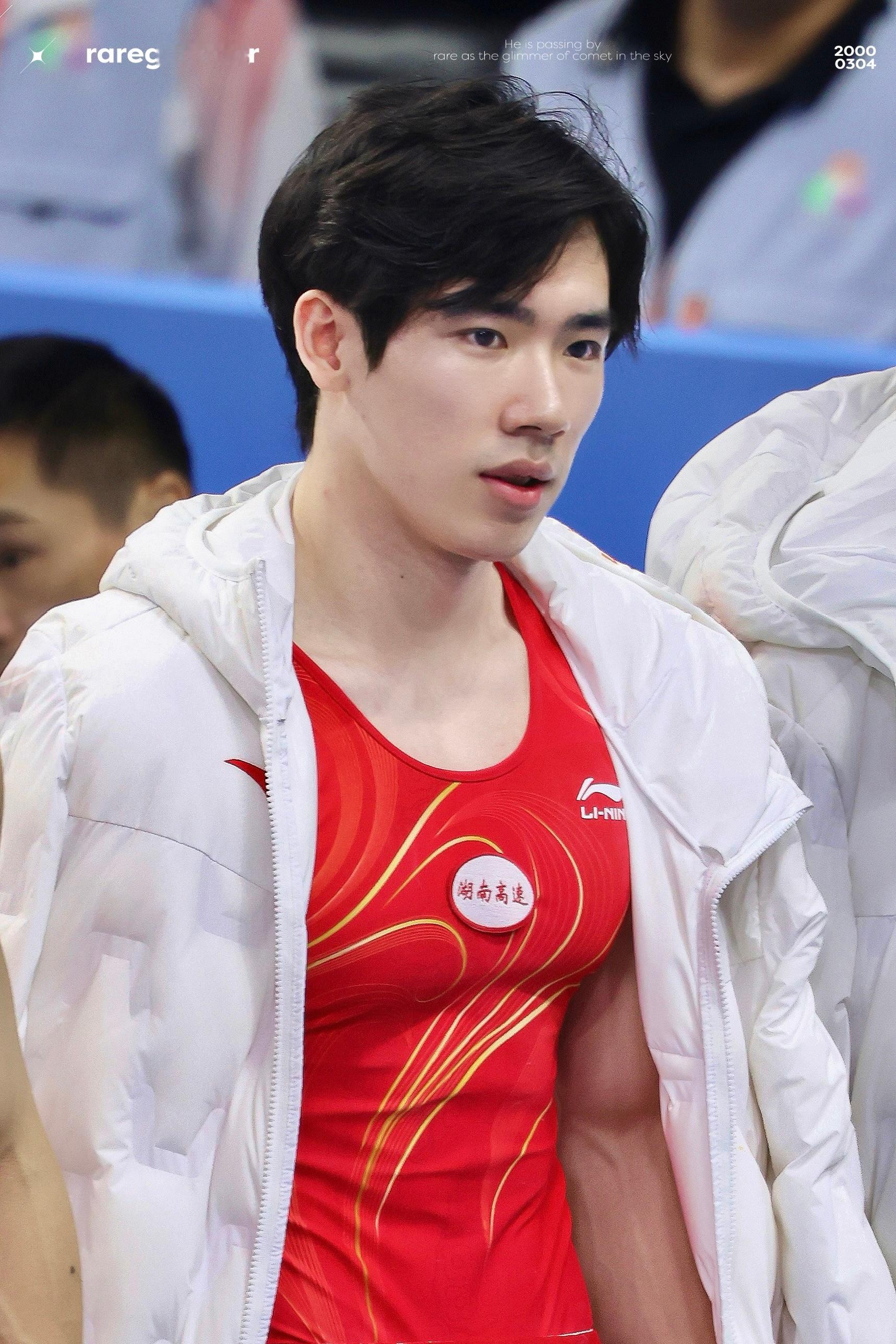 就这样一手抓金牌，一手抓成绩，一手抓实力，一手抓美貌，一手抓冬奥火炬手。还是去起