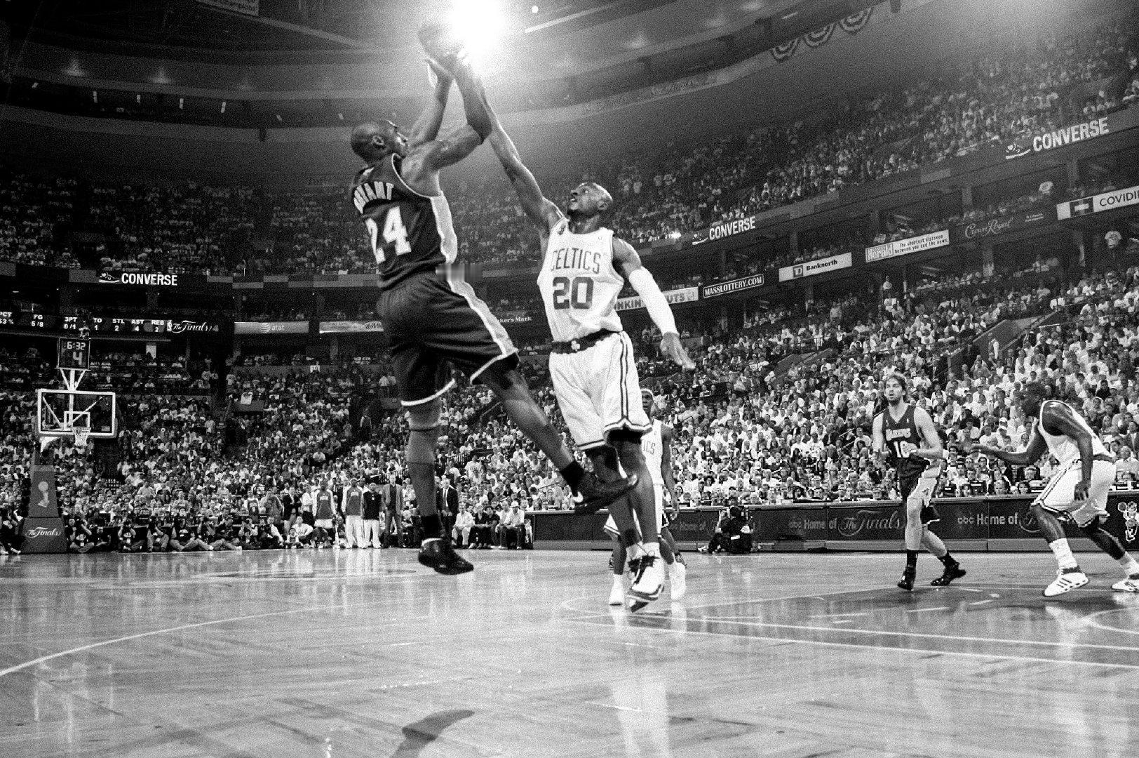 篮天下 2008年NBA总决赛黑白照片，黄绿大战硝烟再起🔥Images via