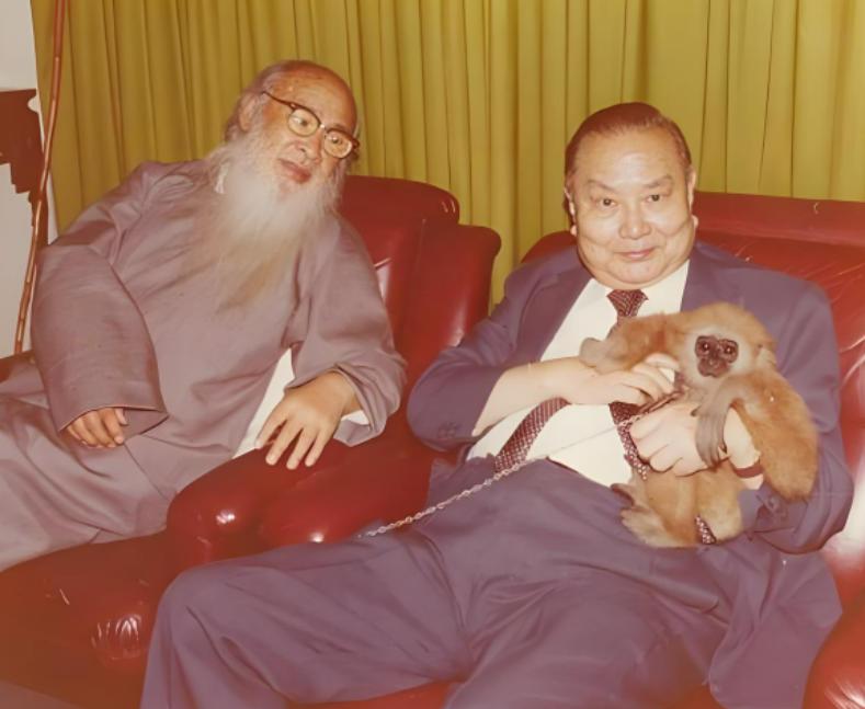 特务头子王新衡曾两度被杜月笙救命，又先后得到过60根金条的接济，可在杜月笙去世后