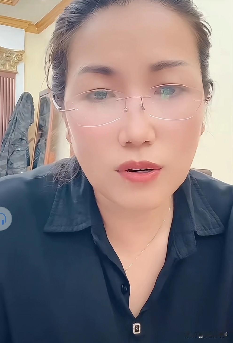 驴爸放飞自我断联，三驴妈哽咽无可奈何。

          外界一直传闻三驴妈