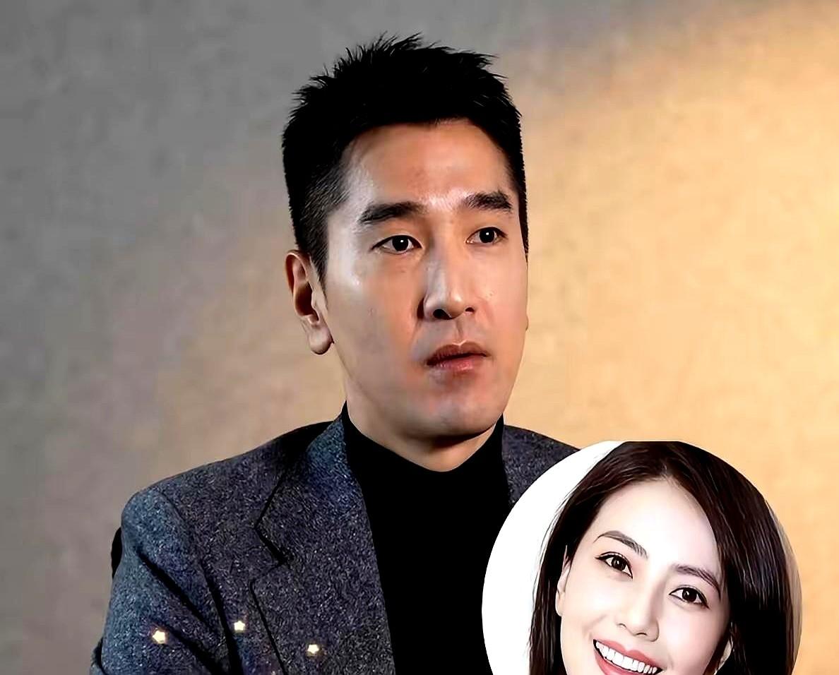 赵又廷在饭桌上直拍大腿，满脸愁容地叹气，我女儿怎么就长得一模一样像我呢。

旁边