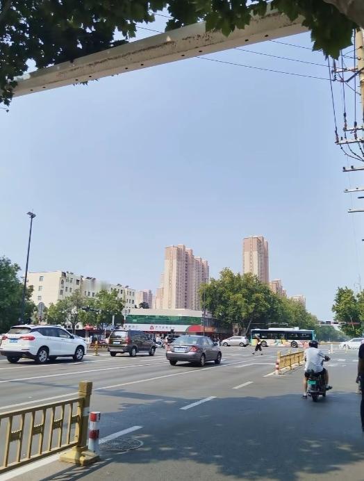 不要纠结自己老了怎么办，老了谁照顾你，有病了怎么办，只要是自己能倒杯水喝，自己能