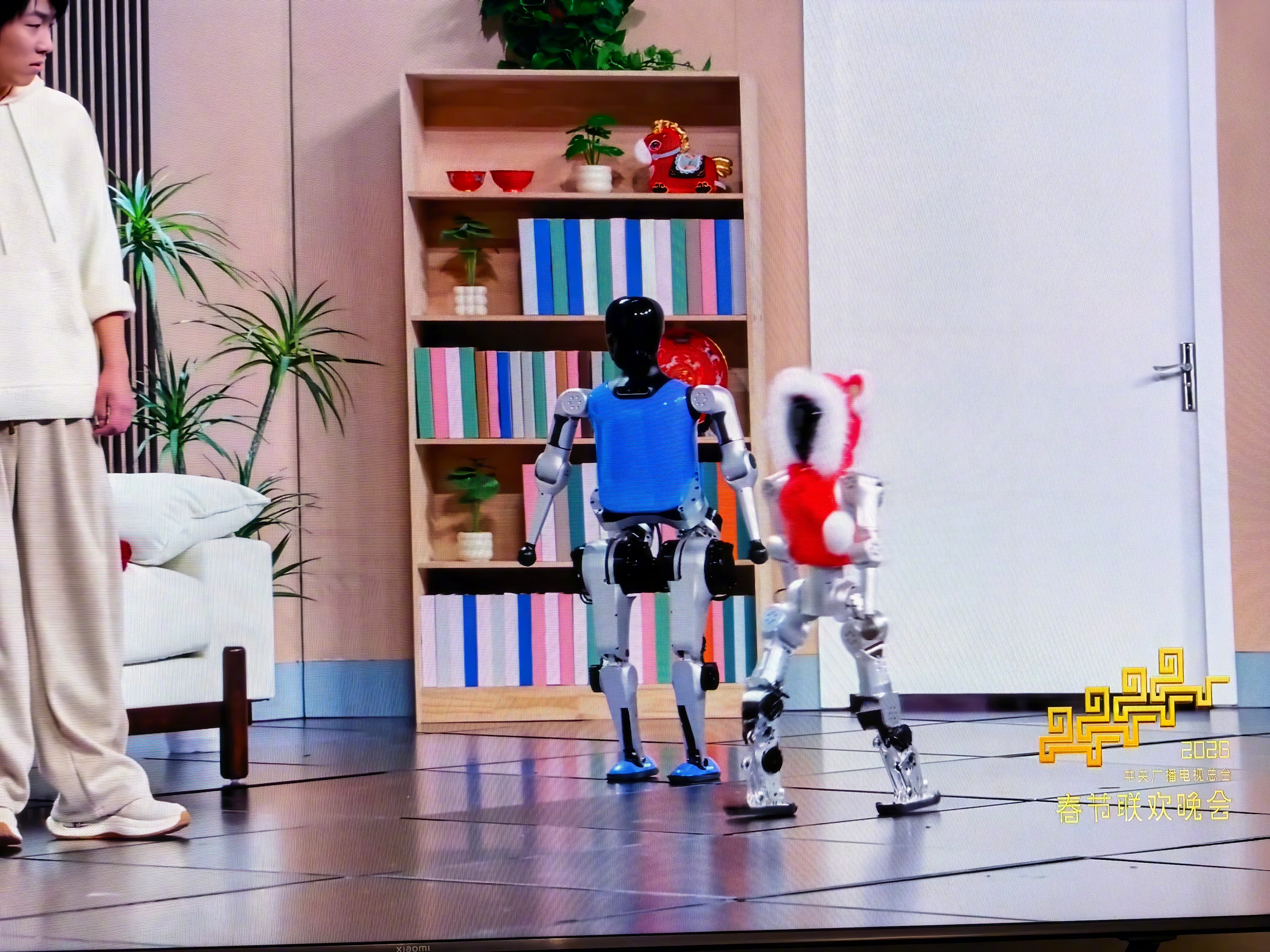 蔡明这机器人节目不生硬，挺好的，很自然，我喜欢那个小小的。 