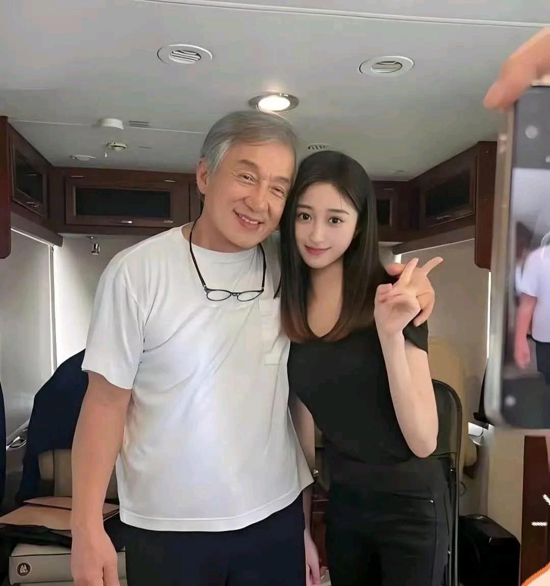 72岁的成龙大哥，这状态也太绝了吧！ 