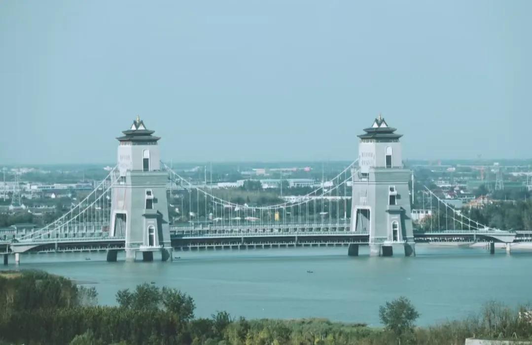 这次节日出行很开心，却也遇到了很多插曲：
劳动节小长假的二号那天早上，五点多钟我