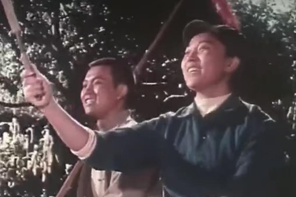 谈电影《青松岭》里的插曲和镜头外的真实生活
《青松岭》这部电影，在1965年首次
