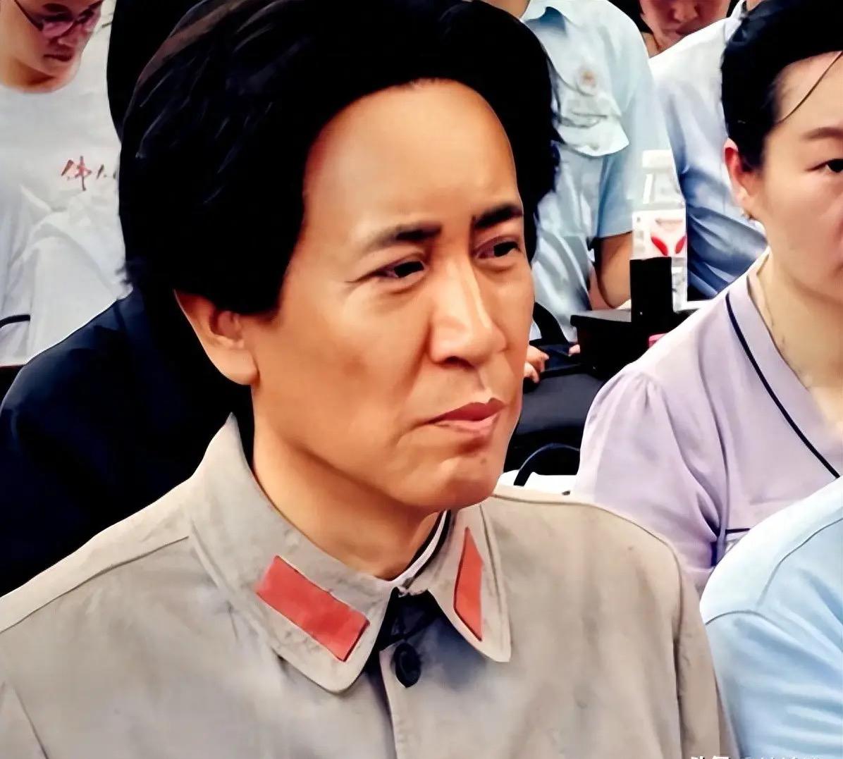 于和伟演伟人，网上吵翻了。我看这事两边都有理。
​
他演这个角色，外形上确实有点