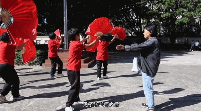 #宋佳张桂梅 两个东北人在云南相遇# 东北人自带的幽默属性原来在张桂梅老师身上也