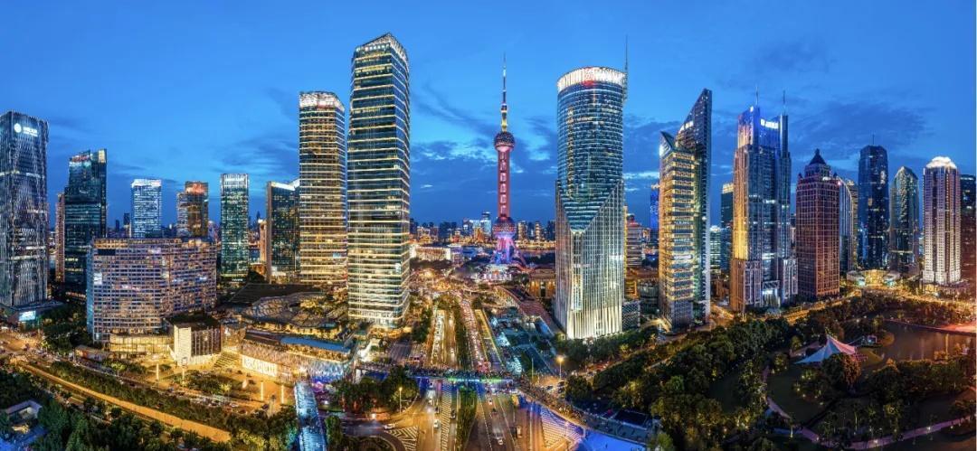 【元旦假期，本市景观照明将开启重大活动模式】据市绿化市容局介绍，2026年元旦假