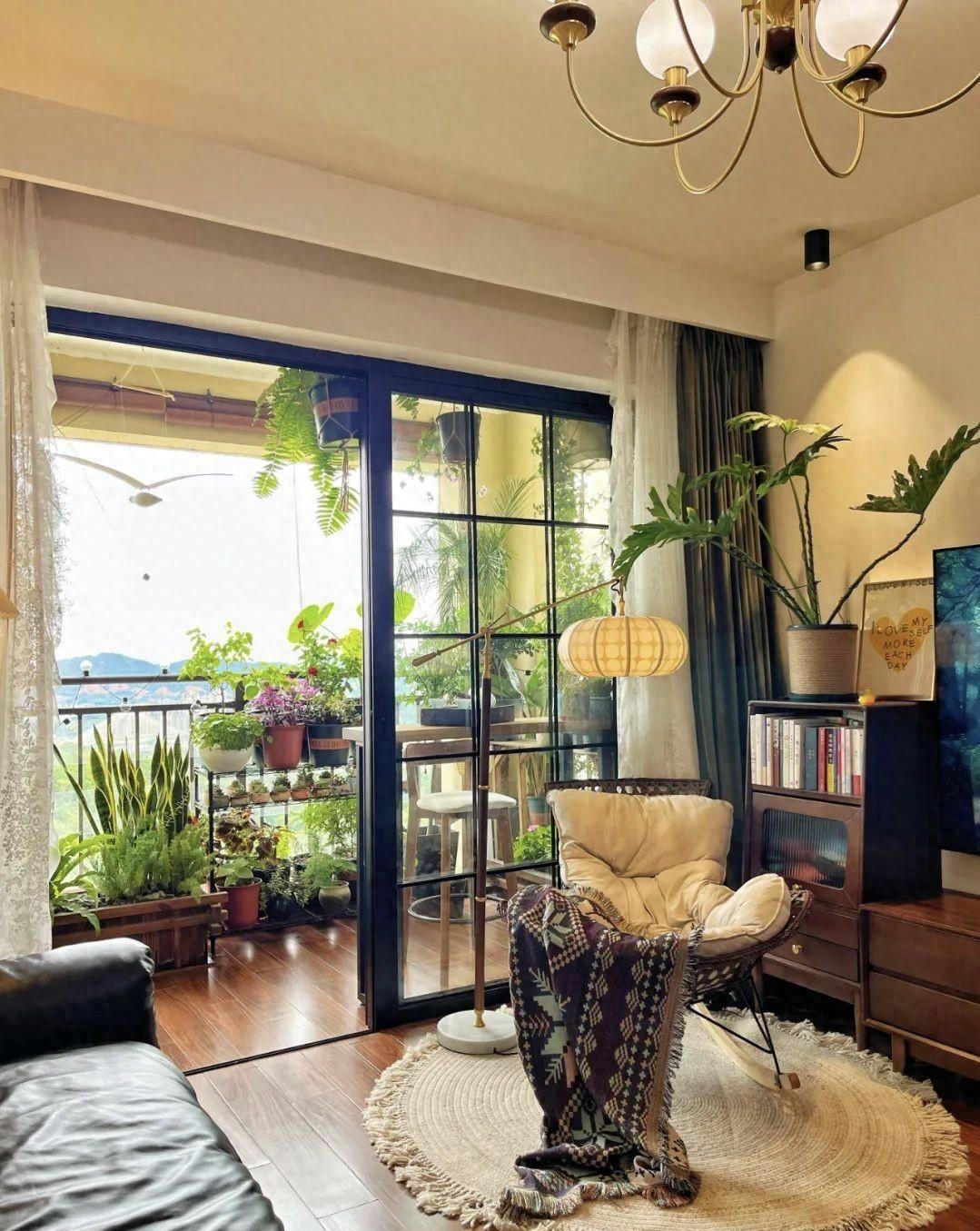 人老了，有个伴还是好些，能互相扶持，一起看日升日落，一起粗茶淡饭，相互取暖，相互