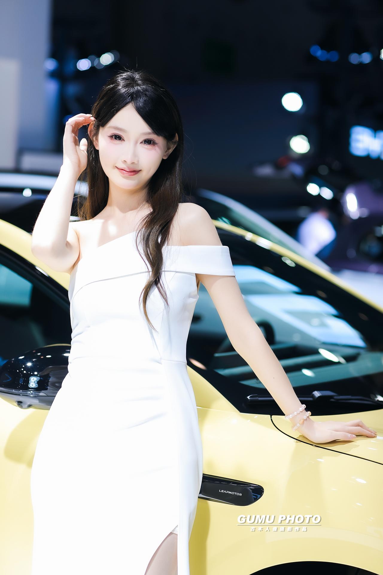 2025成都双十二车展零跑展台模特小姐姐