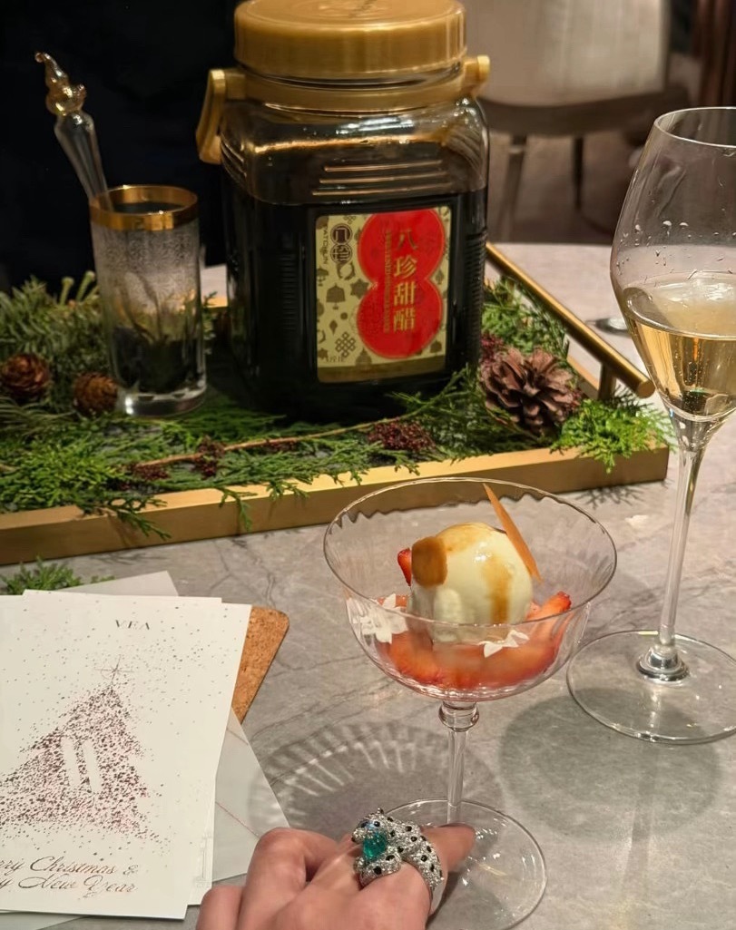 你该考虑你自己好久了 你活在过去已经很久了 ​​​
