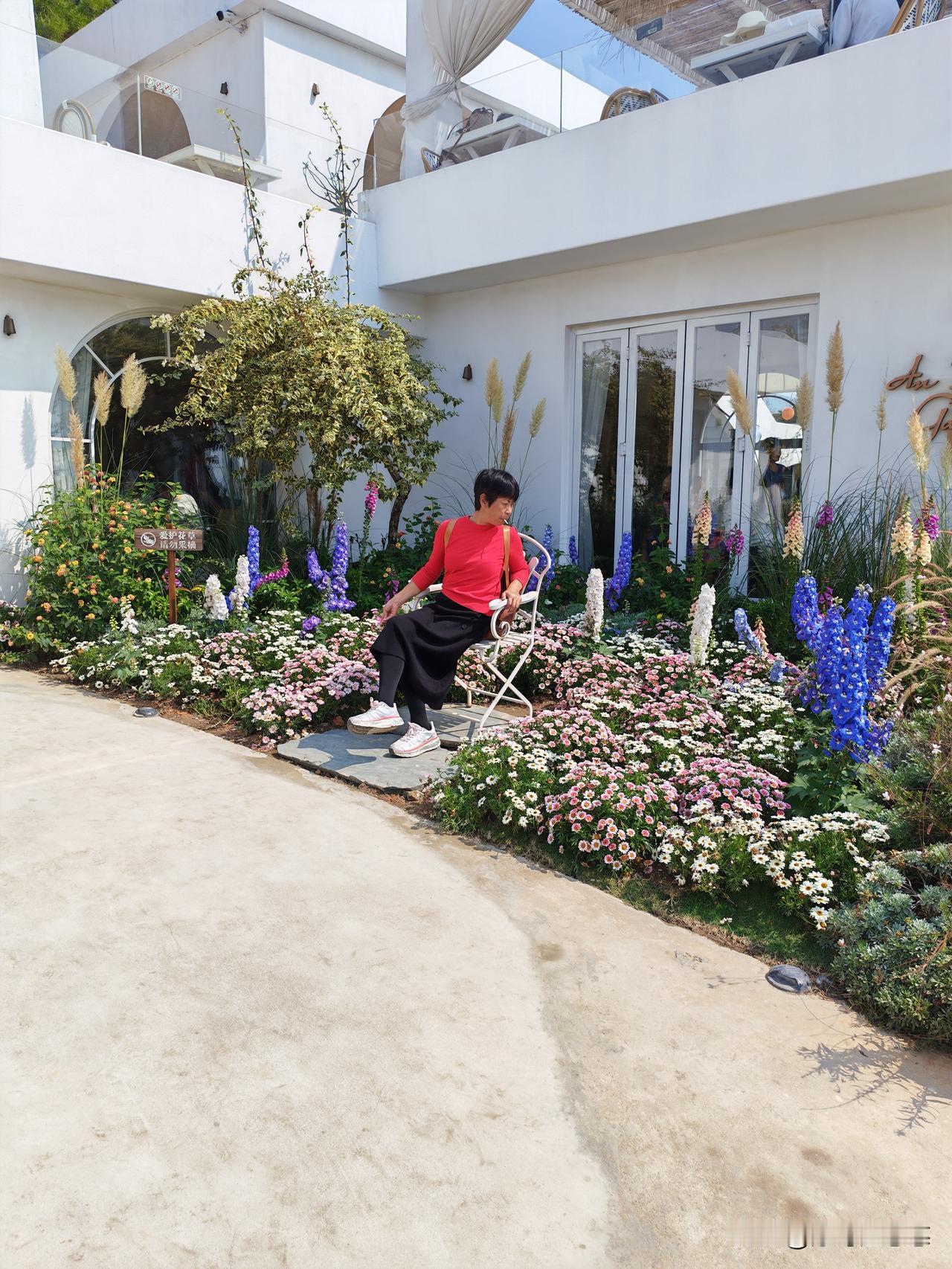 有些人活到60多岁了，还看不通透，对自己抠索索的，舍不得吃舍不得穿，更不舍得享受