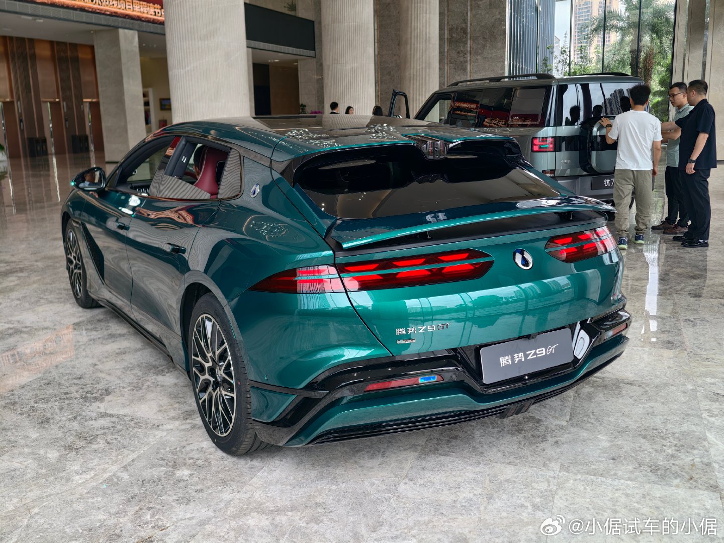 有一说一，全新腾势Z9GT这个峡湾绿车色，真挺好看的全新腾势z9gt9分钟充饱千