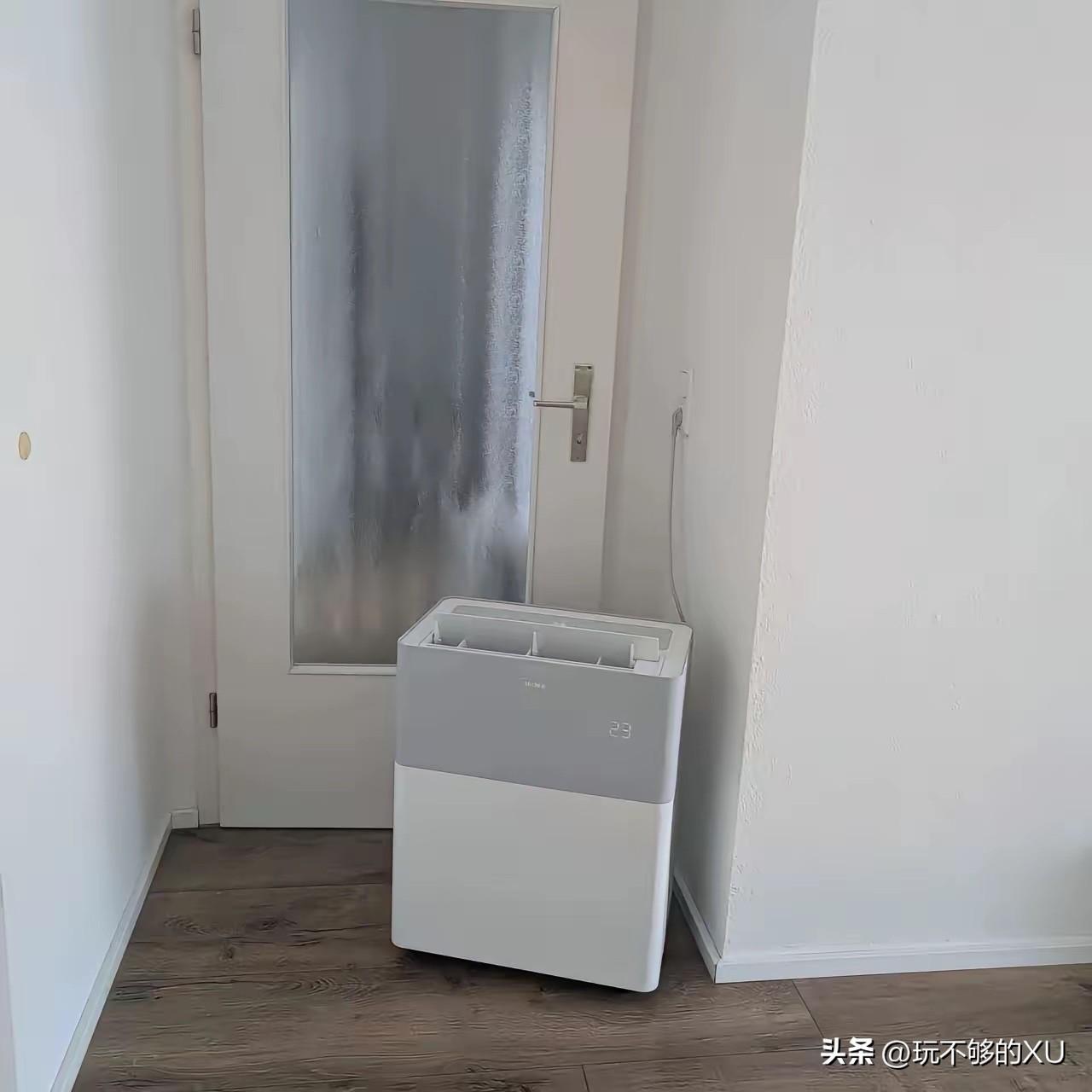 欧州人民大救星！
美的分体空调炸吊天。