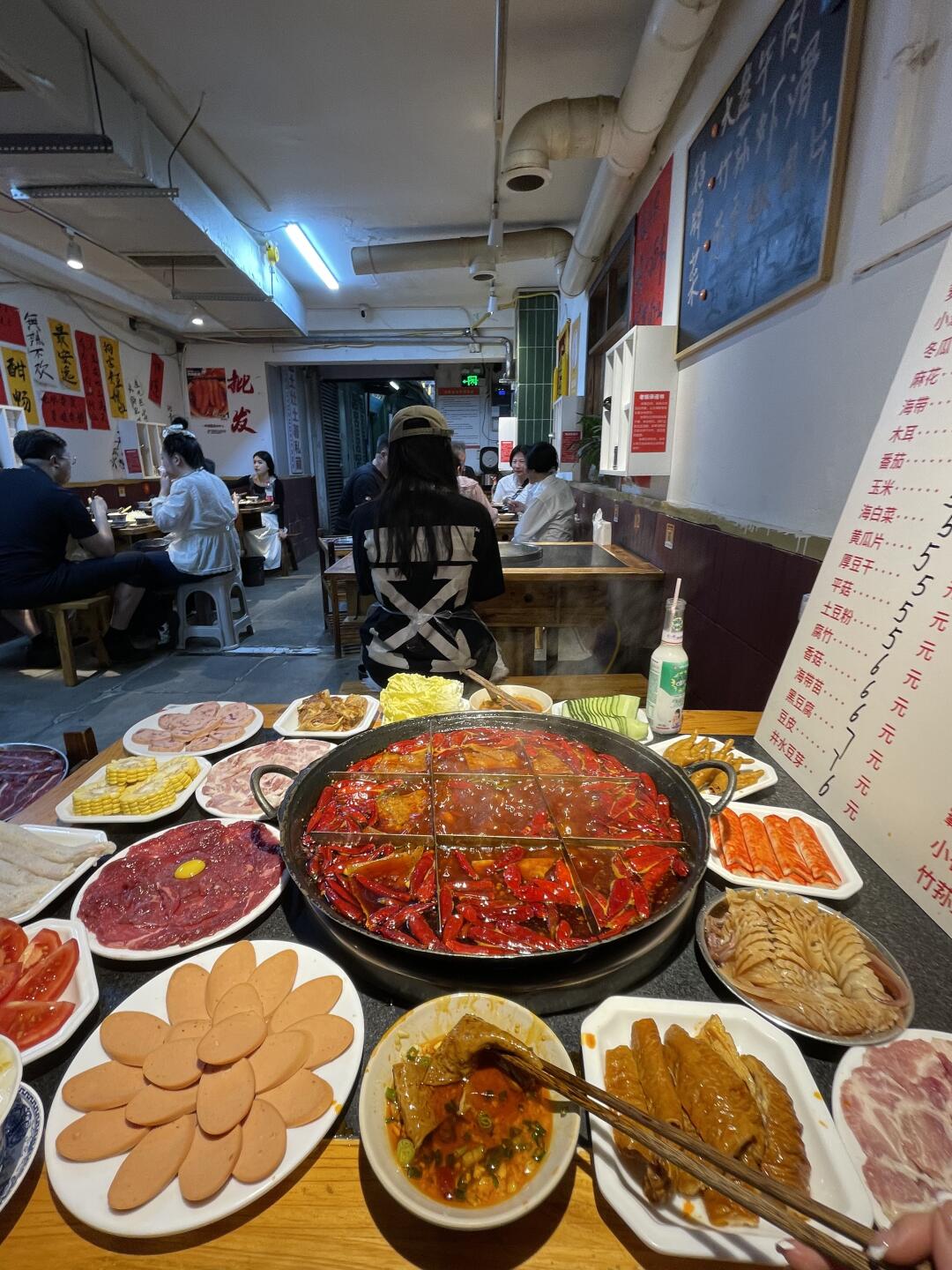 本地人带路的社区老火锅！人均60+