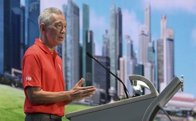 现在的新加坡，怕是真的坐不住了！为什么？因为中国人正在一步步砸掉他们端了几十年的