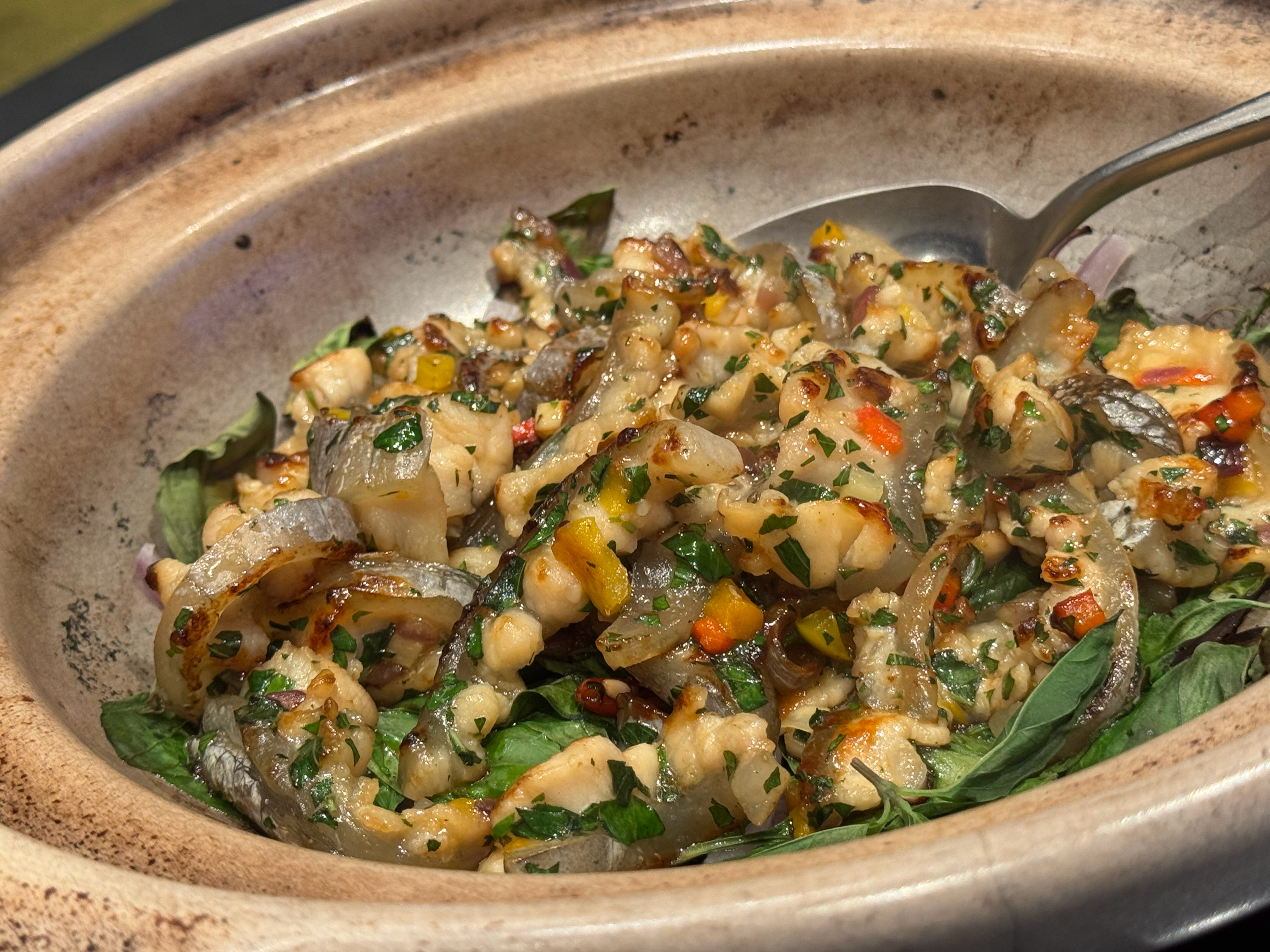 我今天居然吃鳄鱼🐊了！这是鳄鱼尾.. 口感像蹄筋儿，感觉不是人类食物链里的。李