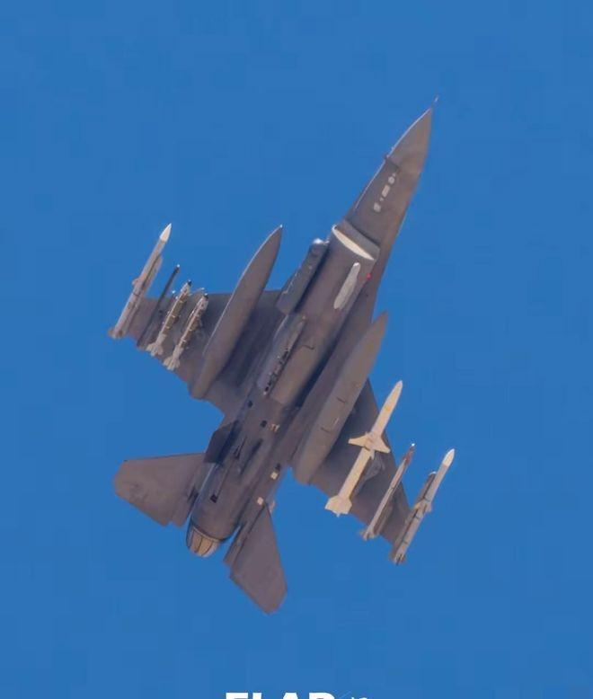 所有人都在讨论美军为什么死活要救这个飞行员，却忽略了一个最关键的问题——掉下来的