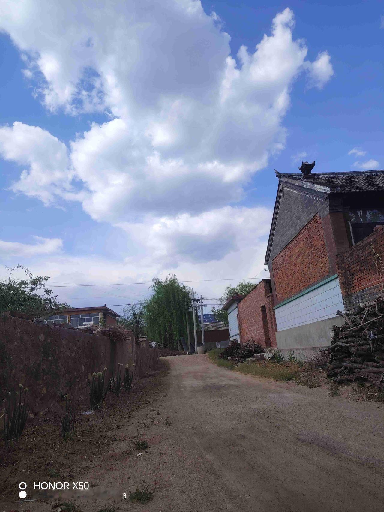 我的今日状态：🏝️旅行度假
我这里的天气：🌤️多云