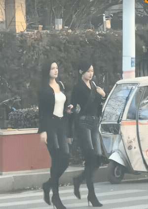 如果这两个都喜欢当我老婆
不知道怎么选
大家给个建议