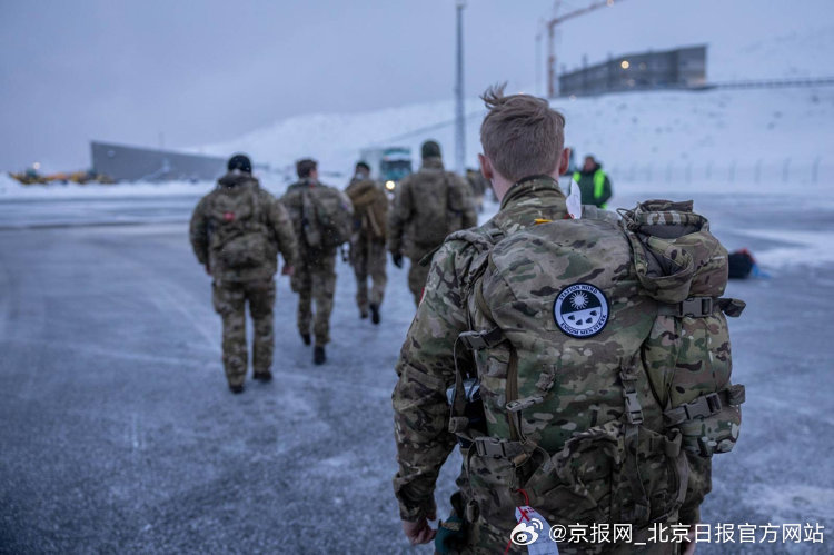 【环球网：#丹麦士兵抵达格陵兰岛照片#】环球网援引美国有线电视新闻网（CNN）、