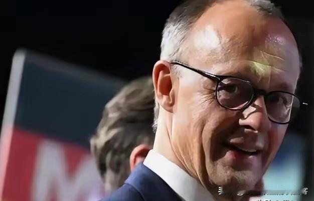 12月11日，德国总理默茨称，他与法英领导人共同向美国总统特朗普发出了一份涉及乌