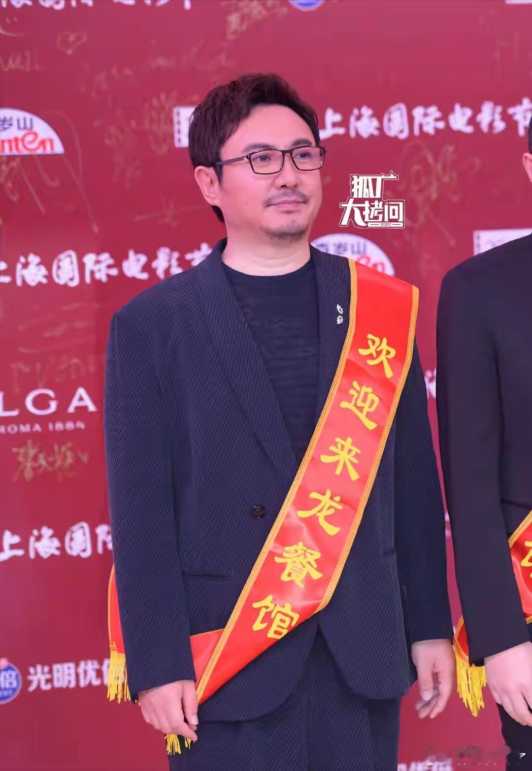 上影节开幕红毯：高圆圆全场最美，沈腾耍宝，高叶性感腰臀比太绝 