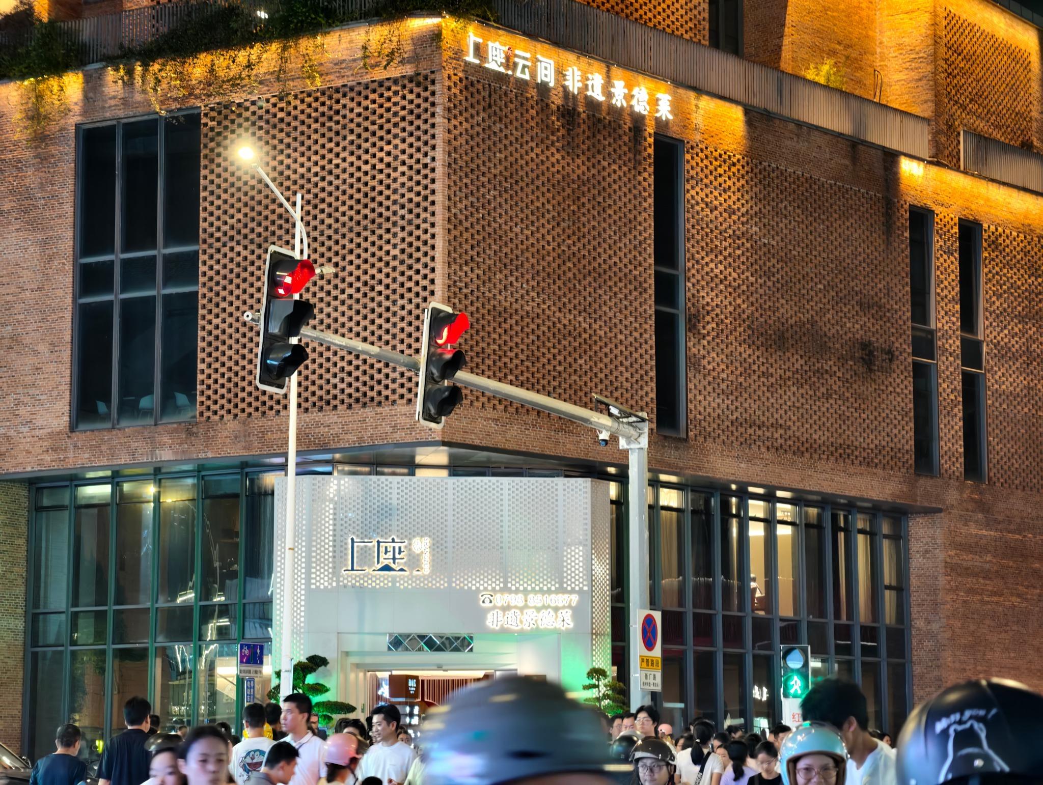 搞智驾路测的车企，以后别再跑什么山城了。今天在景德镇，我算是领教了一下什么叫“路