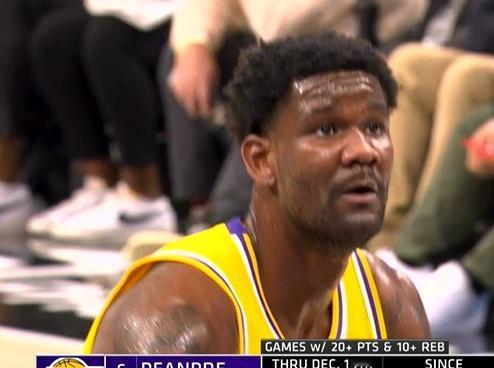 ★艾顿从12月14号之后突然就不行了，之前的23场砍下8场20+10，之后9场一