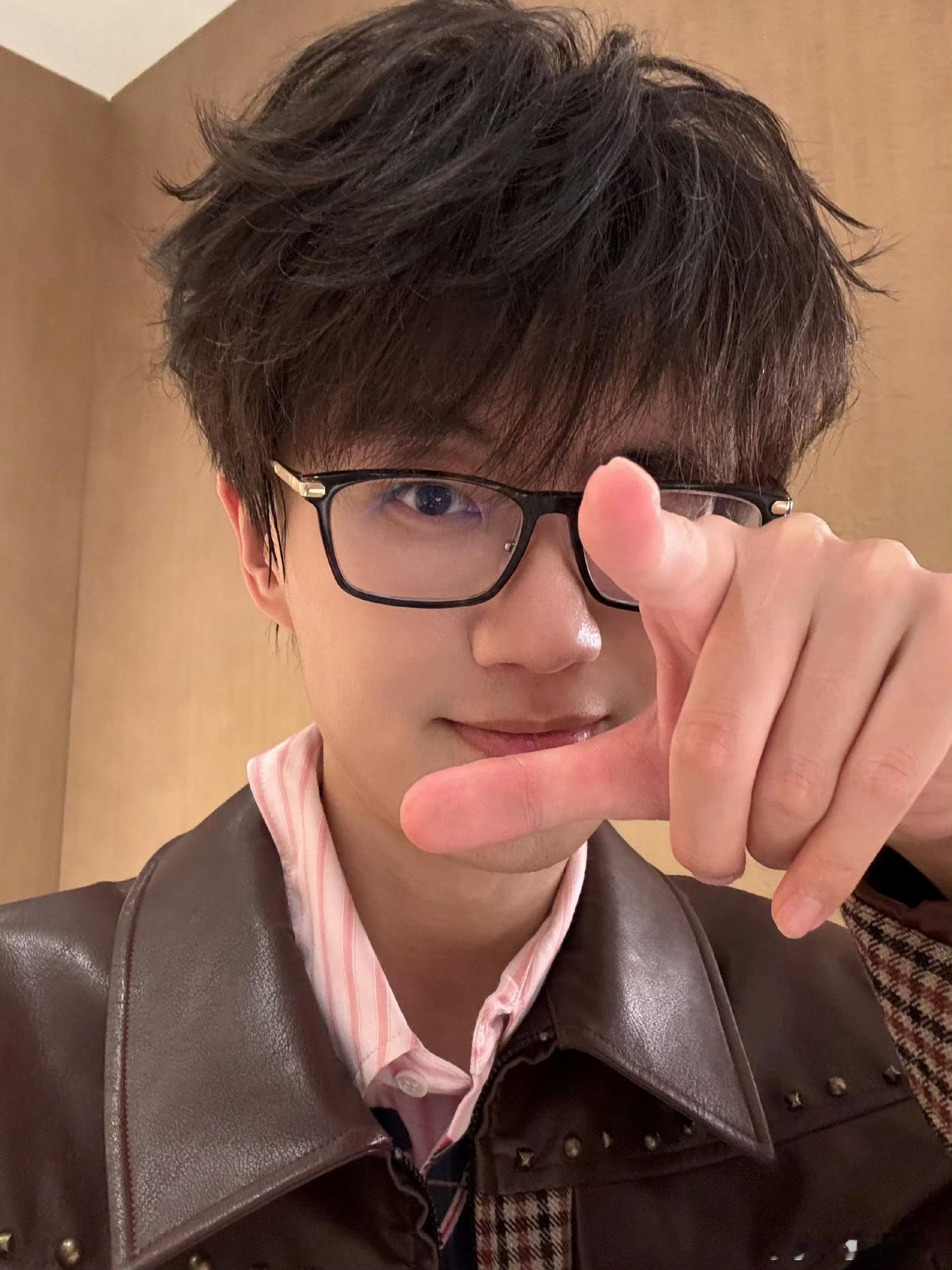 许嵩空降超话还得是嵩哥 