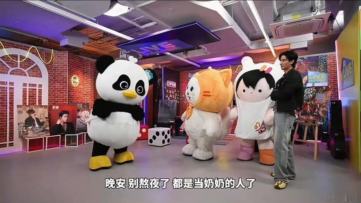 奶奶现在闭眼前刷的是孙孙 睡醒睁眼刷的还是孙孙 